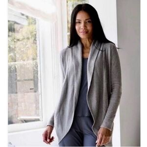 Barefoot dreams circle cardigan in pewter